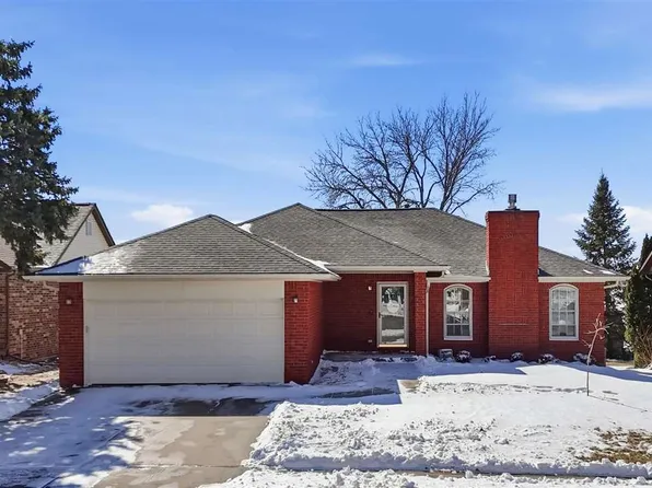 839 Pepper Dr, Iowa City, IA 52240