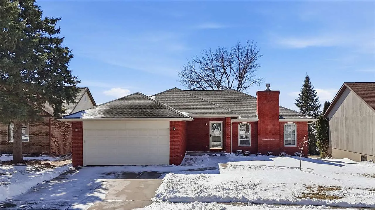 839 Pepper Dr photo 1