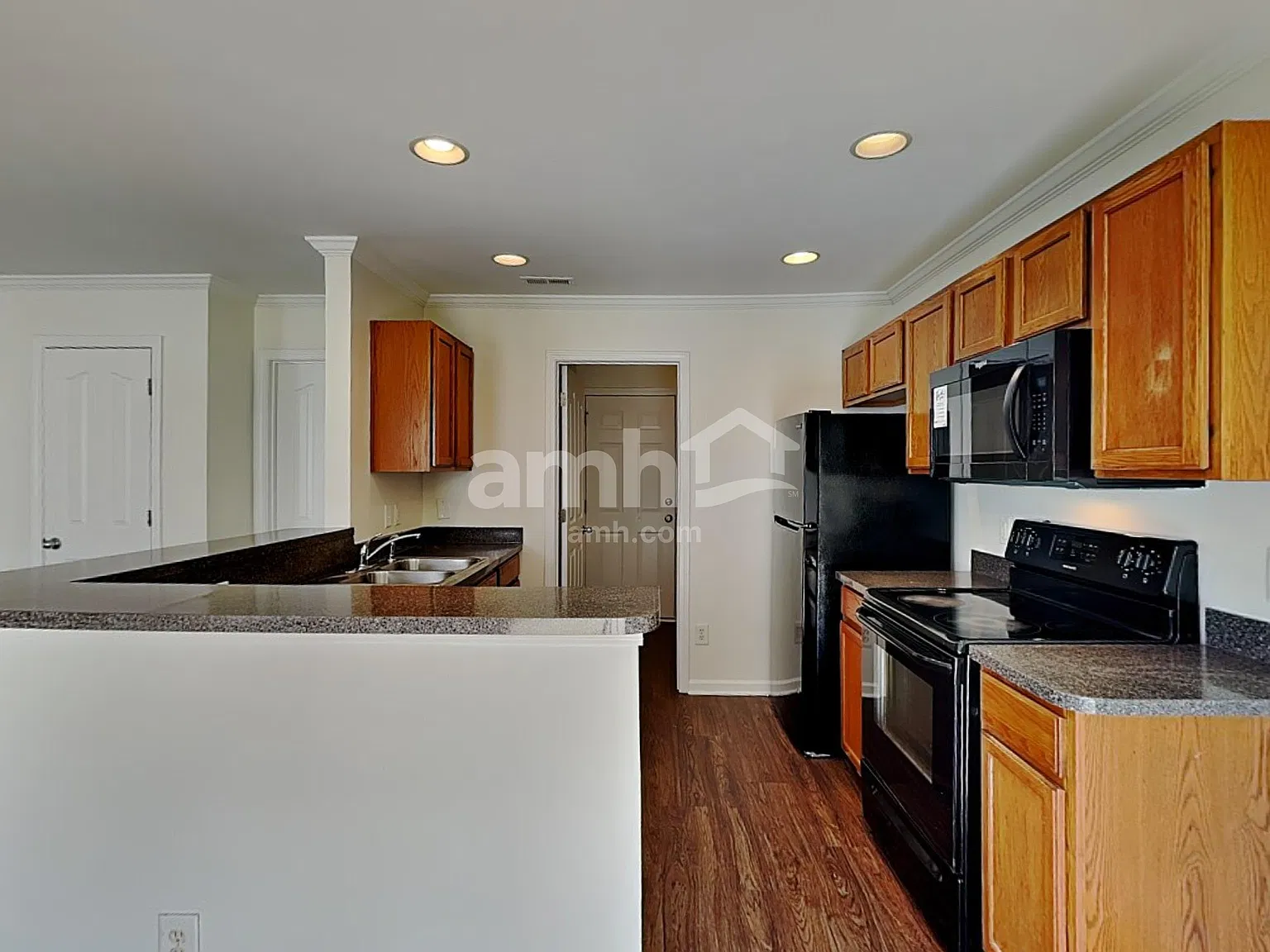 3 bed, 2.5 bath, 1594 sqft, $2,005 — Photo 4