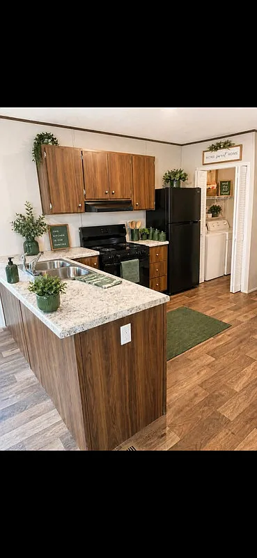 3 bed, 2.0 bath, $999 — Photo 2