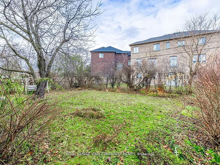 9 Robson Pl E — Photo 28