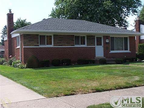 2728 Pinetree.jpg