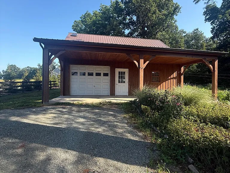 413 Goat Hill Rd — Photo 2