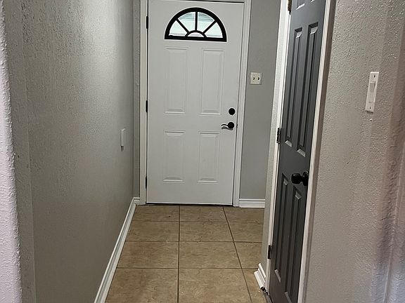 3rd image of 187 Poinsettia St