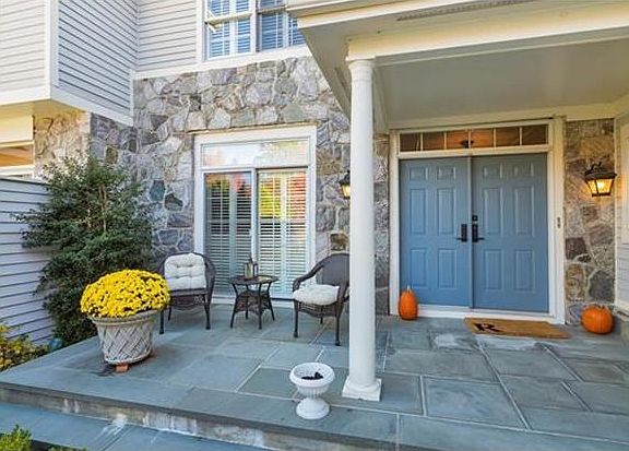 2nd image of 16 Cobblefield Ln
