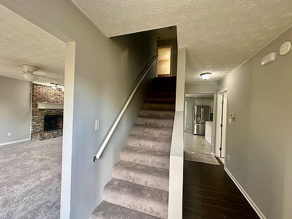 3rd image of 527 Berlin Dr