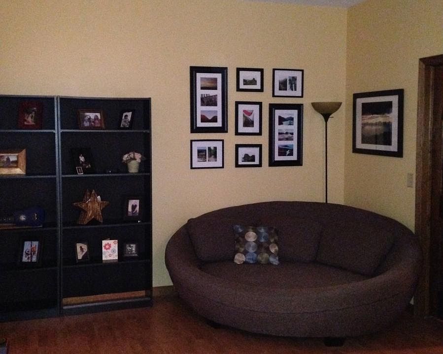 1st image of 623 Oak St W APT 2