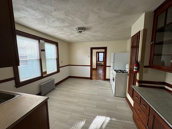 3rd image of 62 Broadway APT 1R