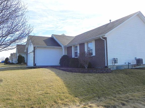 3rd image of 1102 Cameron Dr