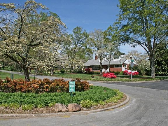 4th image of 700 Hillrise Blvd
