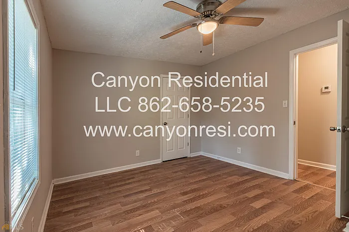 220 Splitwood Ln — Photo 9