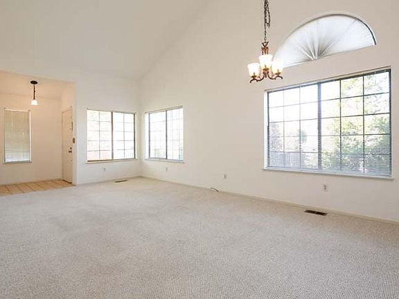 3rd image of 5558 Woodview Dr