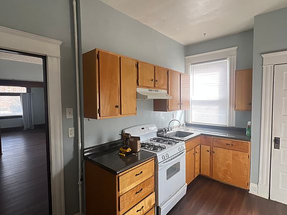 4th image of 1349 Lincoln Ave #1