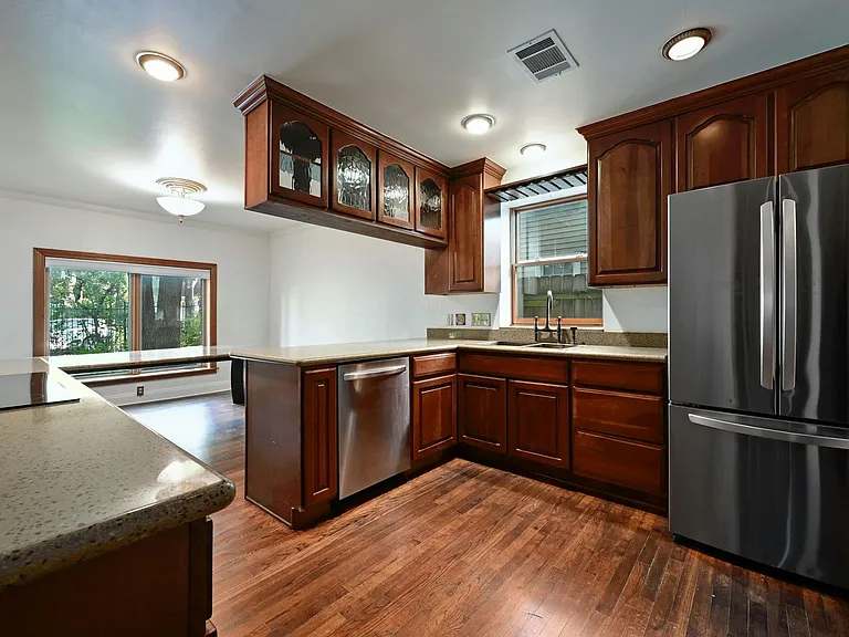 2829 San Gabriel St — Photo 8