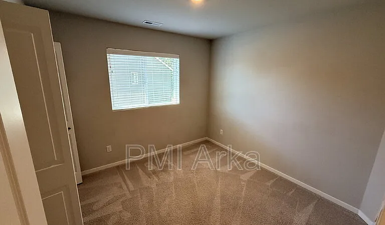 10823 32nd St NE — Photo 9
