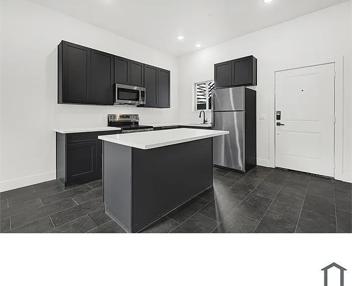 7806 Clearview St — Photo 2