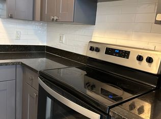 3825-101 N Pine Grove Ave, Chicago, IL 60613