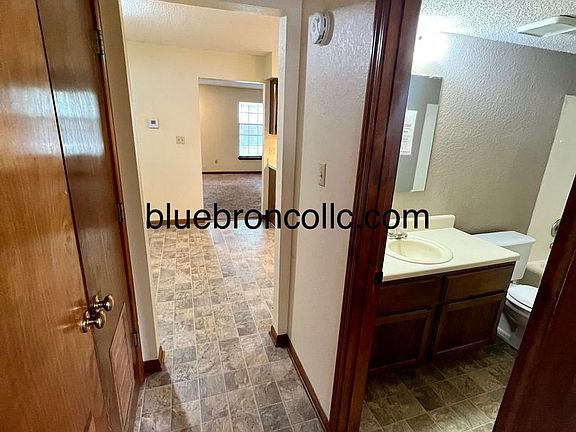 4th image of 185 NW Vesper St #7421415