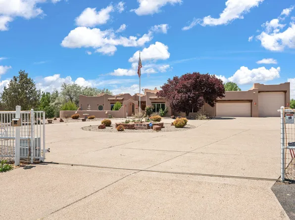 12 Blueberry Ln, Los Lunas, NM 87031