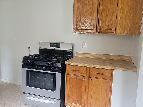 4th image of 1554 Willard Ave