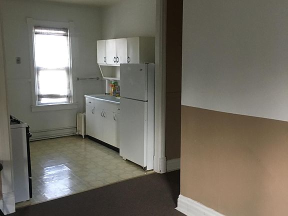 5th image of 411 E Illinois St APT 2