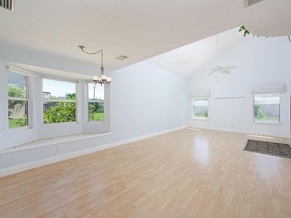 5th image of 102 Martesia Way
