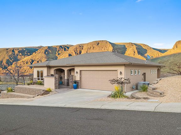 3rd image of 31 Riverpoint Dr