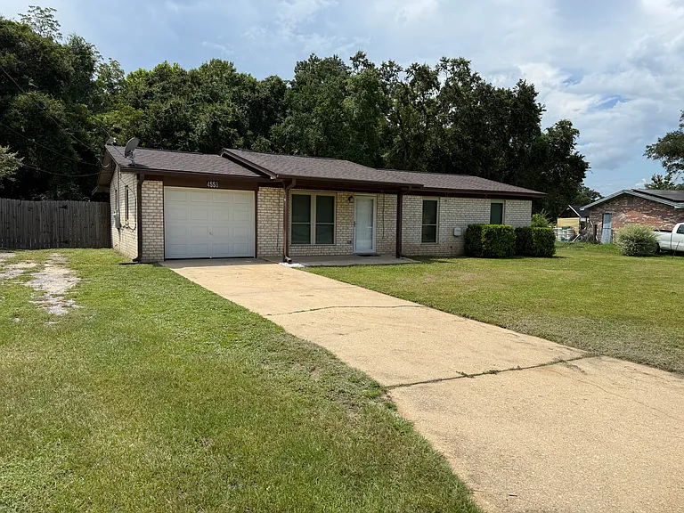 4553 Brian St — Photo 1