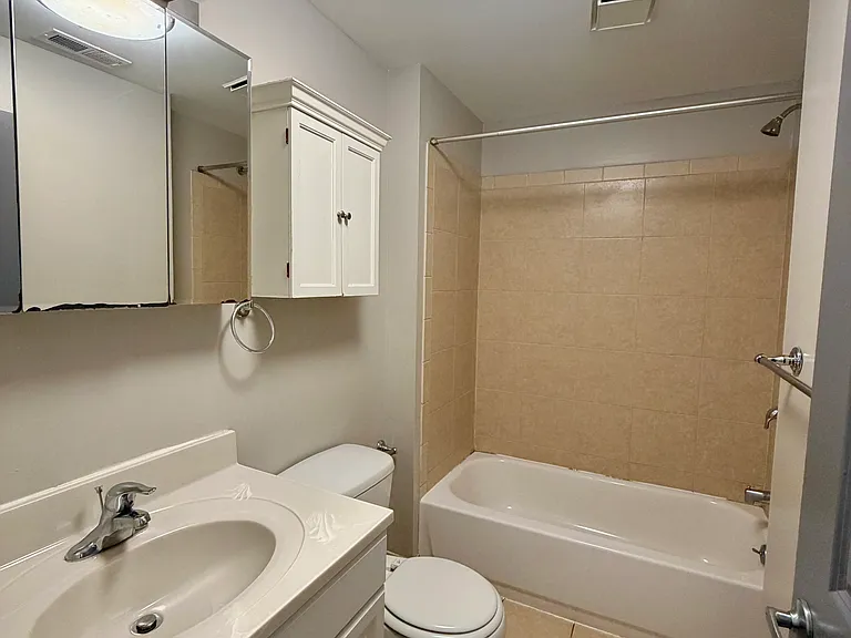 223 S 41st St #H — Photo 39