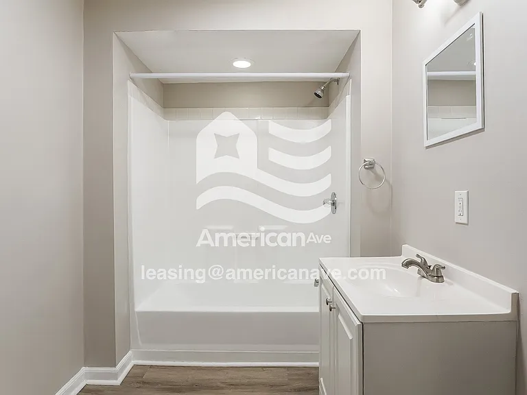 1439719_011_wm_-_main_bathroom_13603040.jpg