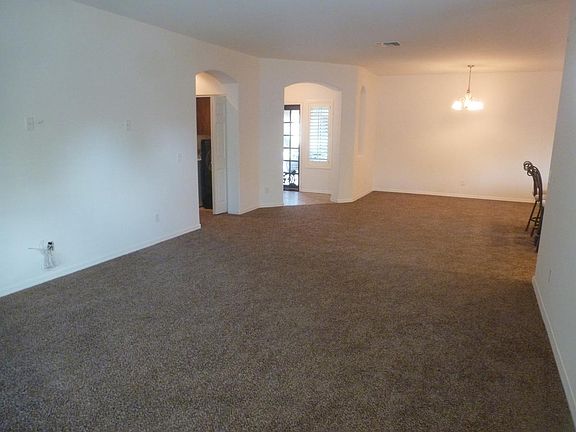 5th image of 1102 S Fresno St