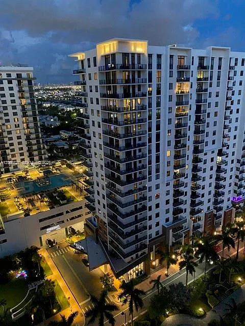 5252 Paseo Condo — Photo 2