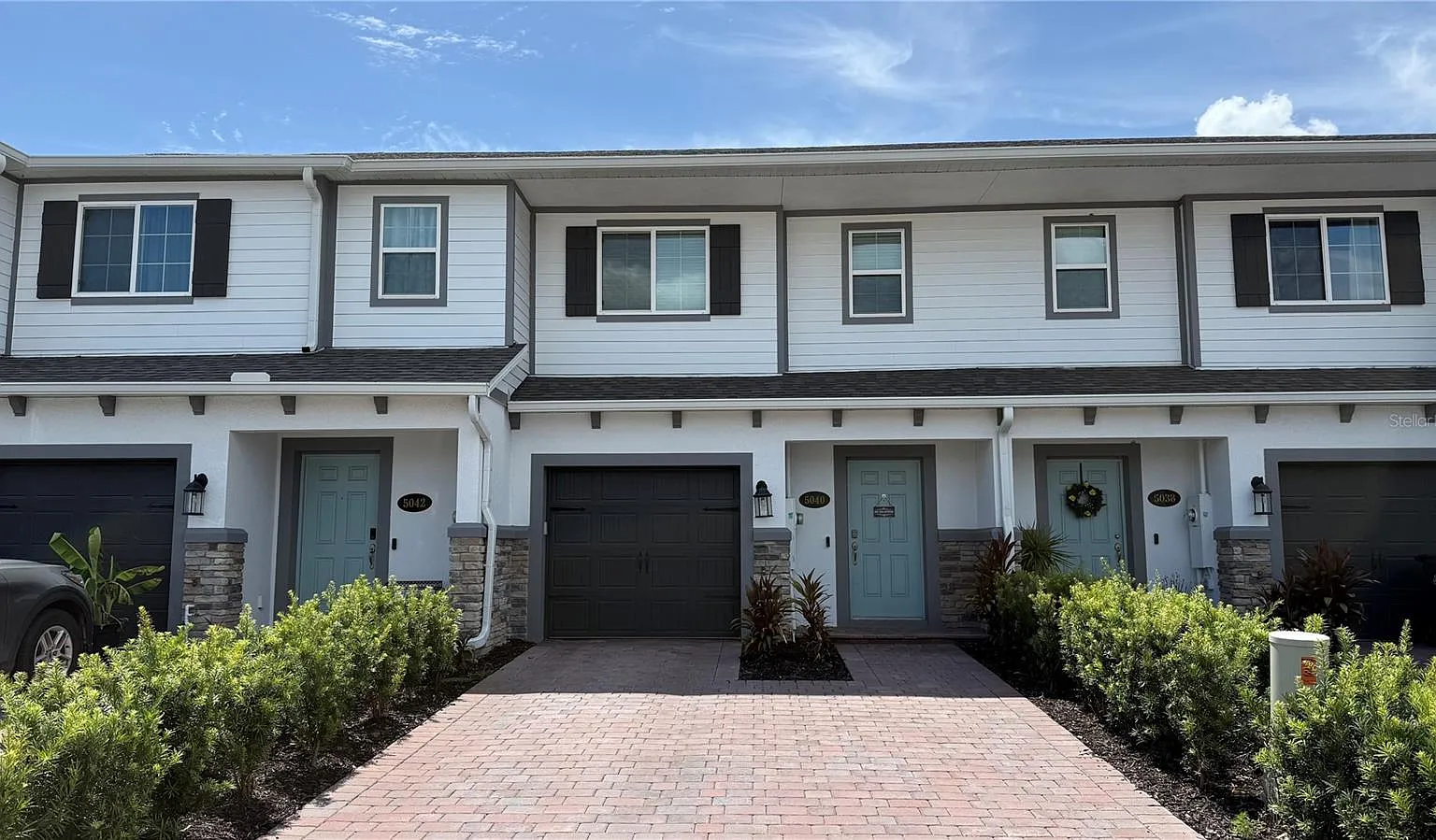 3 bed, 1379 sqft, $2,100 — Photo 2