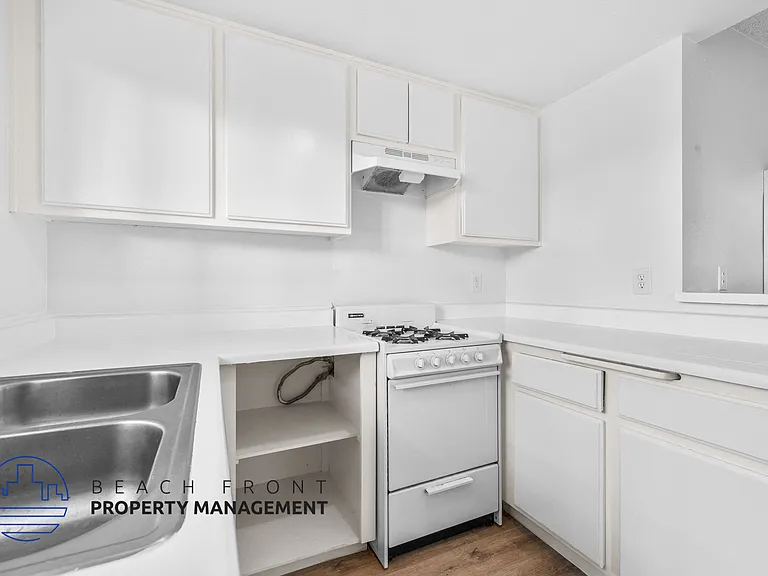 2315 Earl Avenue — Photo 2
