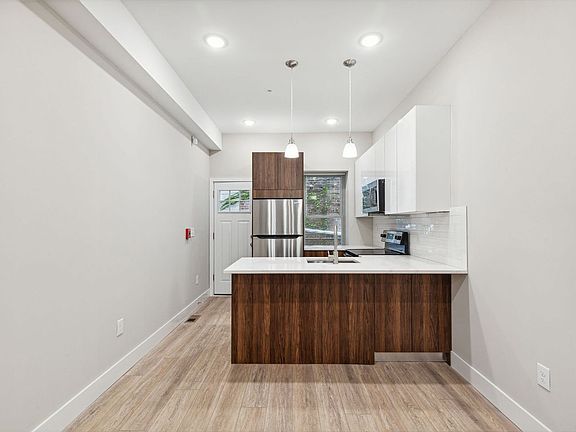 4th image of 1333 E Snyder Ave #1