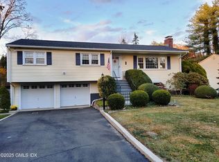 16 Perna Ln, Stamford, CT 06903