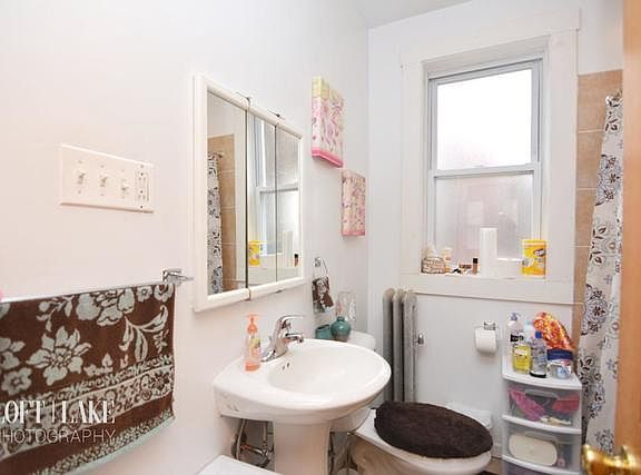 3rd image of 3452 W Ainslie St #3