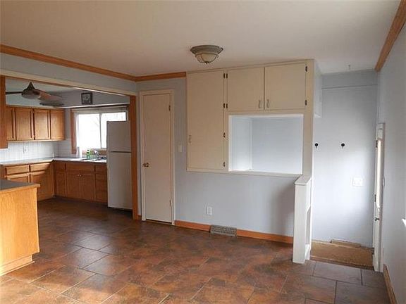 5th image of 907 Skyline Dr