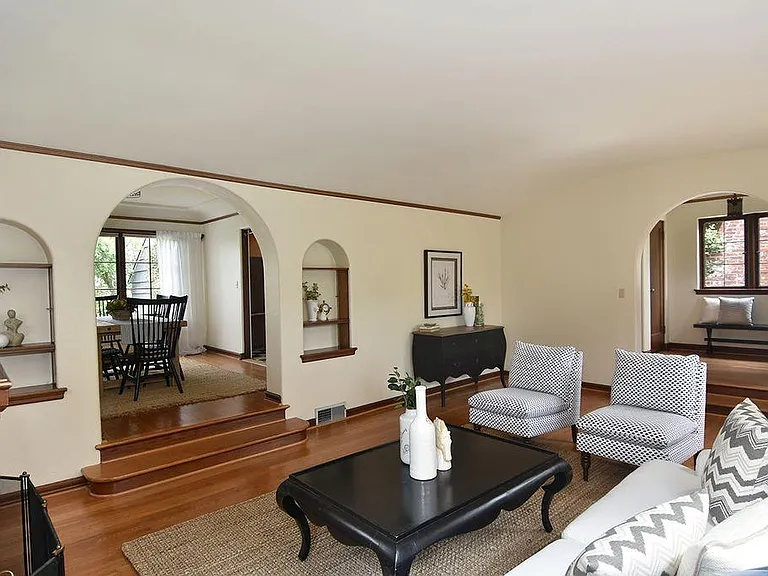 4318 NE 42nd St — Photo 7