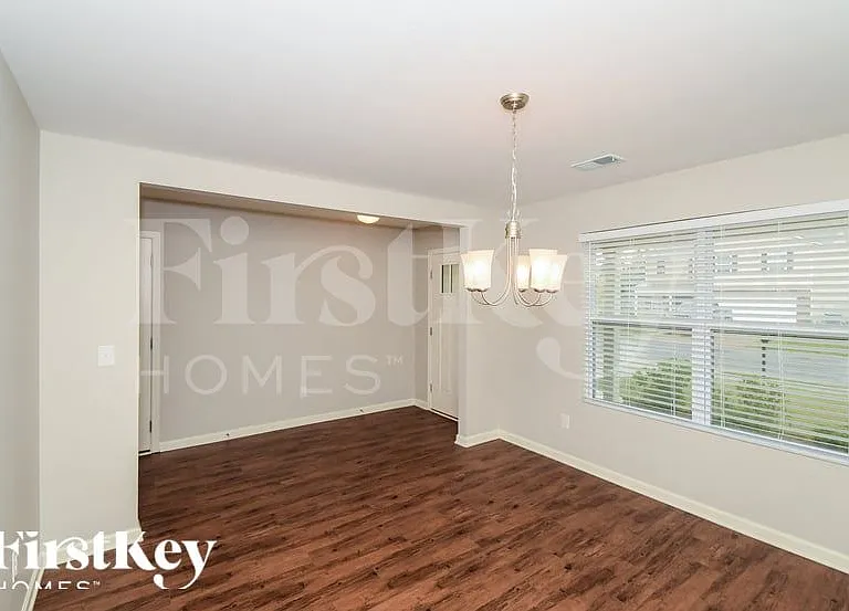166 Rosegate Dr — Photo 4