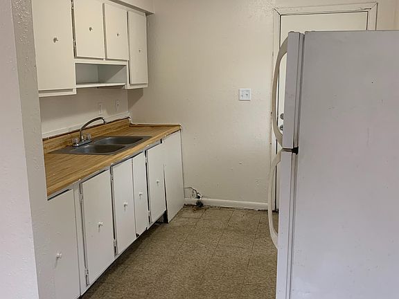 3rd image of 402 Terry St