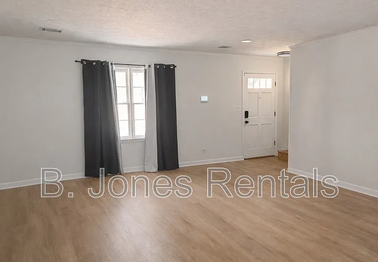 30 Fairfield Dr — Photo 5