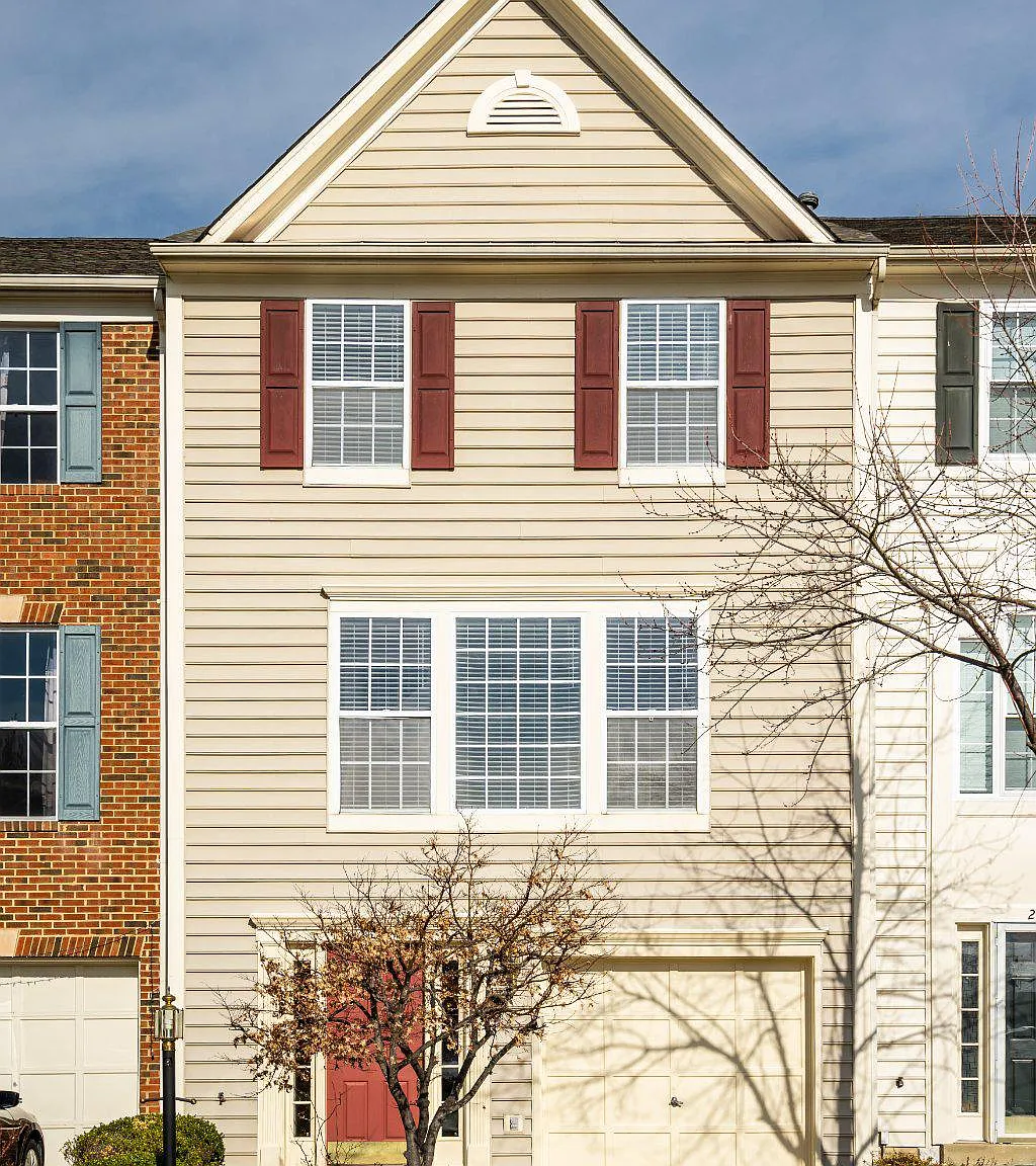 3 bed, 3.5 bath, 1800 sqft, $2,850 — Photo 1