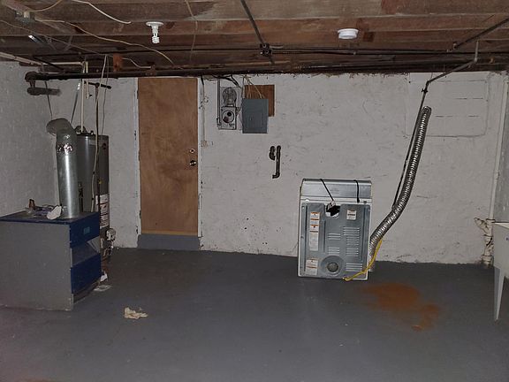 5th image of 211 Allendale St
