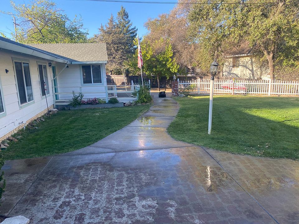 1st image of 1720 Lilac Ln
