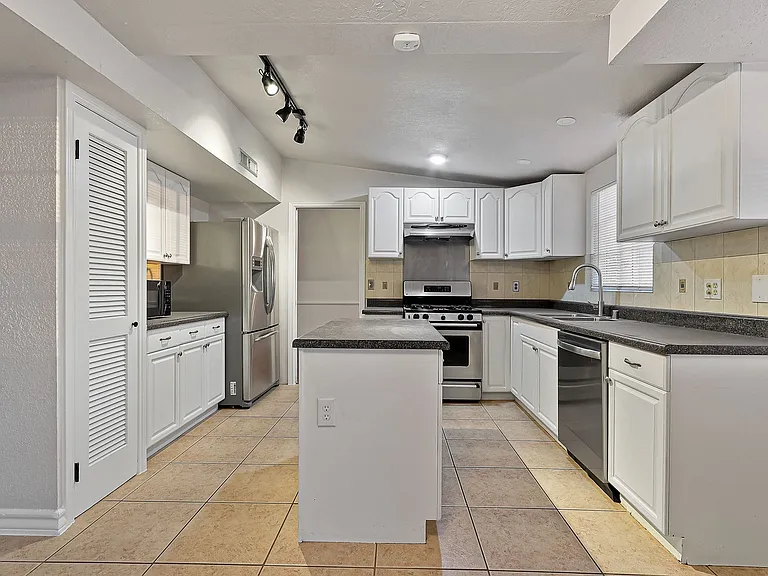 6637 Mariposa Dr — Photo 9