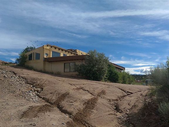 2nd image of 909 Camino Tres Arroyos