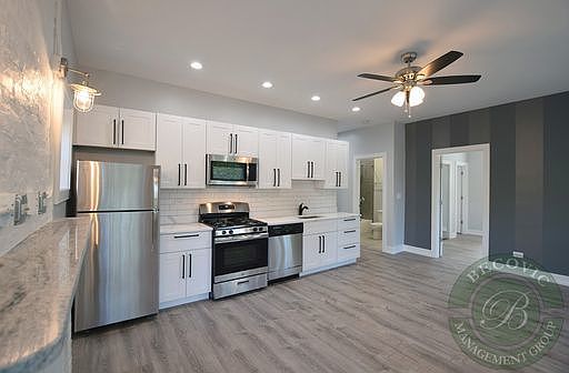 4th image of 1055 W Glenlake Ave #1