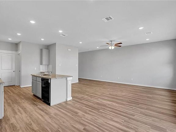 5th image of 232 Fieldwood Dr #B