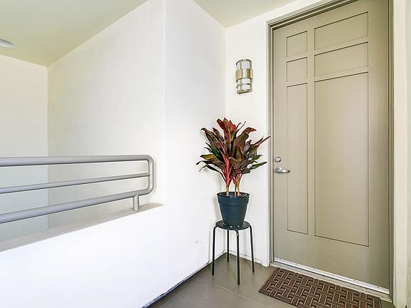 5th image of 257 S Hudson Ave Unit 306